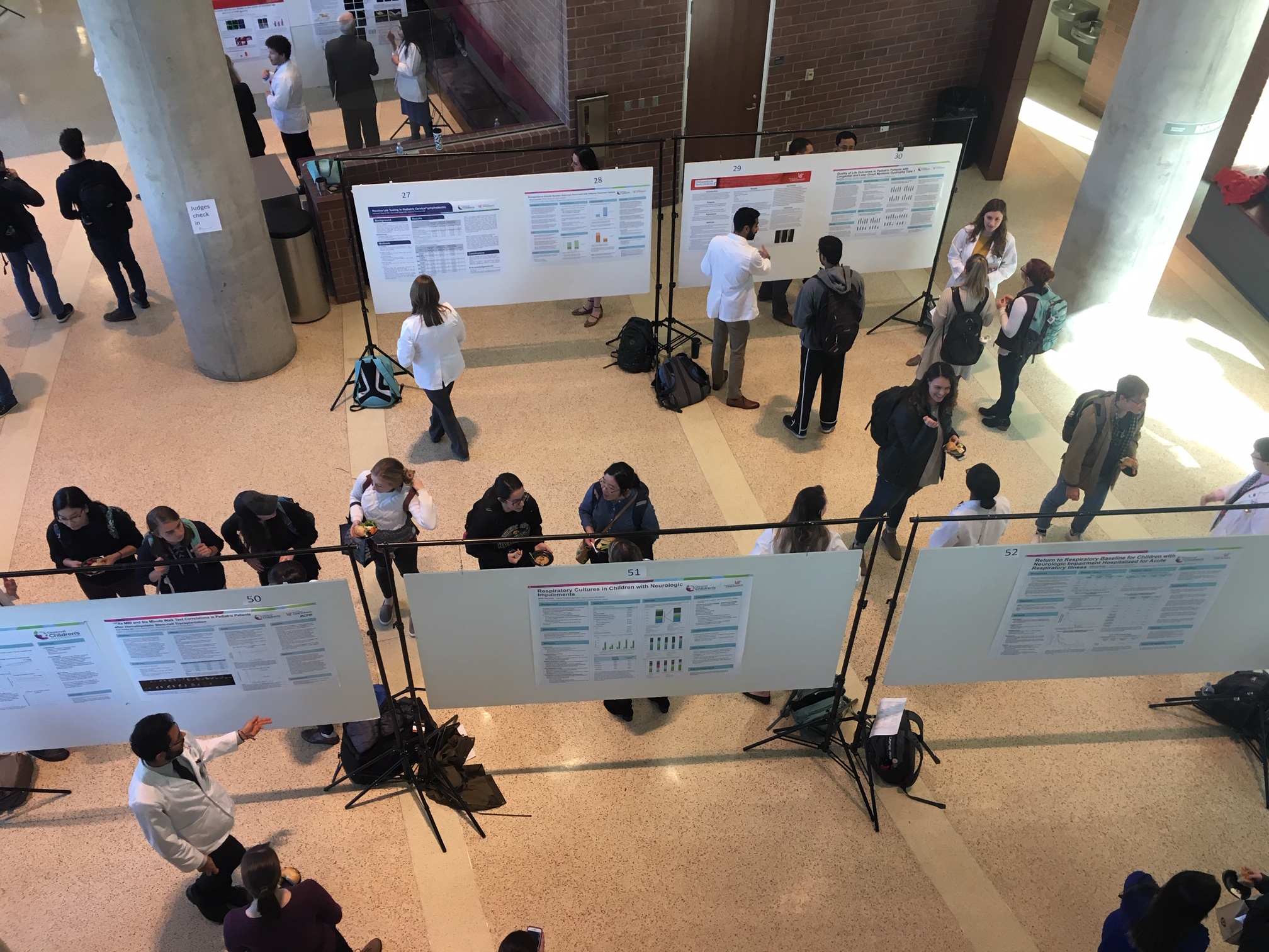 Students Presenting Research in MSB