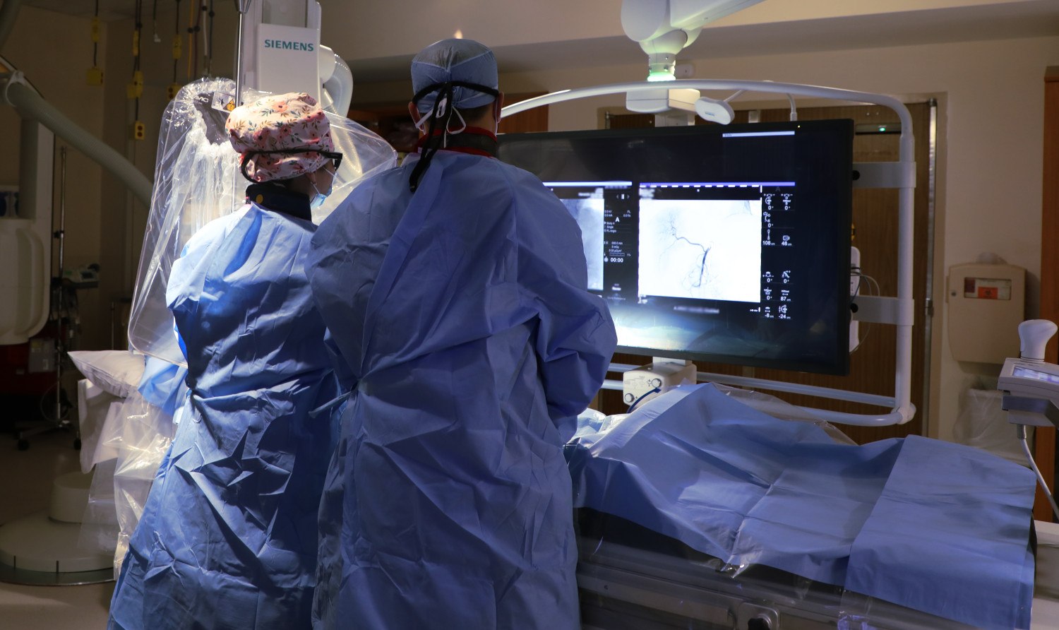 doctors-in-operating-room